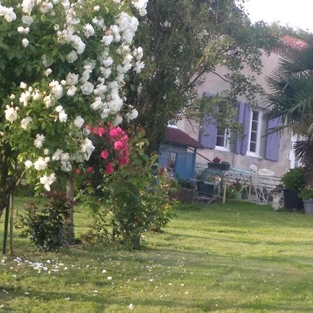 Maison de campagne à la ferme Pillac Esterno foto