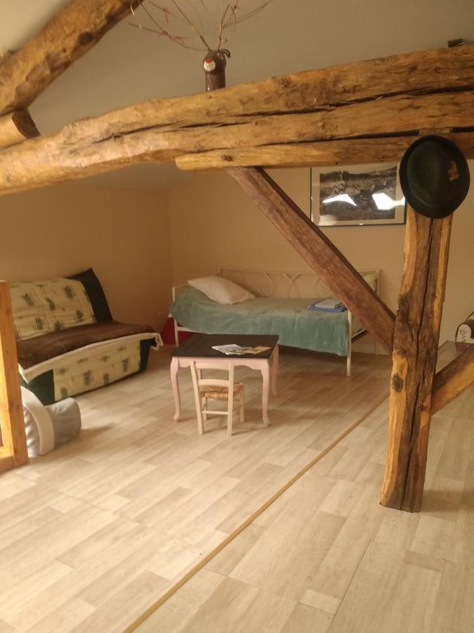 Maison de campagne à la ferme Pillac Esterno foto