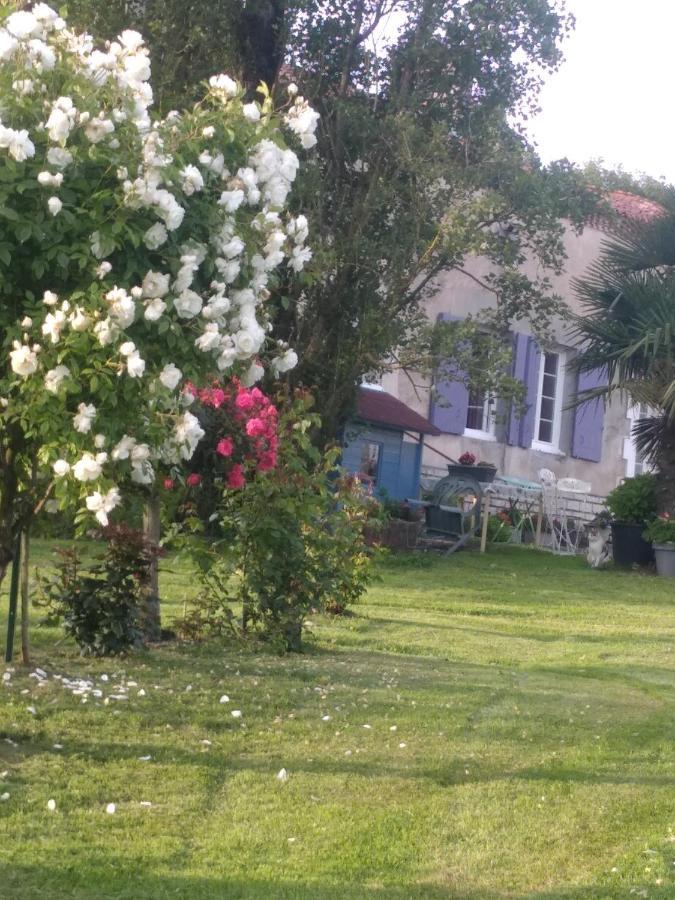 Maison de campagne à la ferme Pillac Esterno foto
