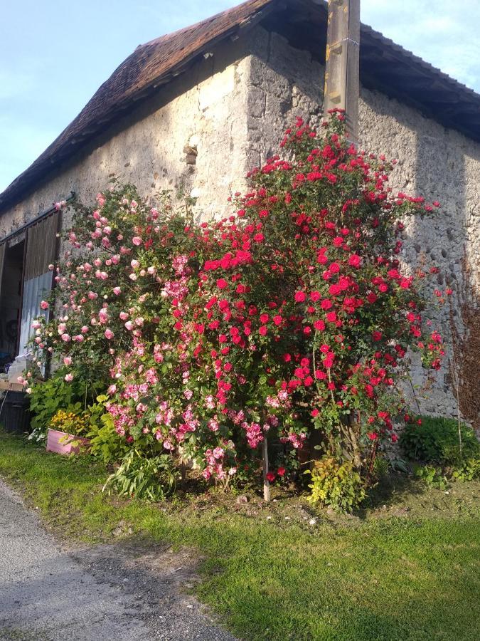 Maison de campagne à la ferme Pillac Esterno foto