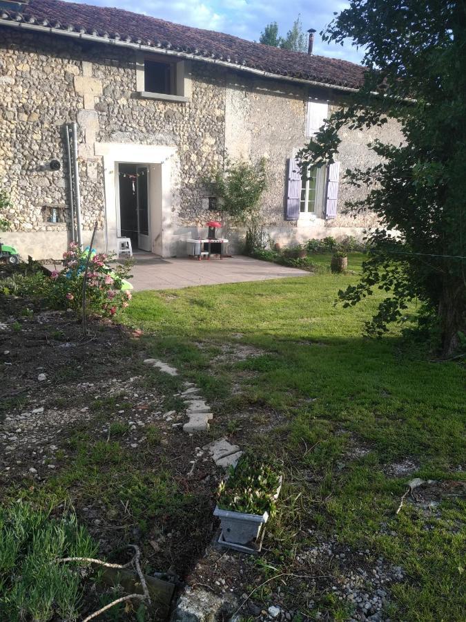 Maison de campagne à la ferme Pillac Esterno foto